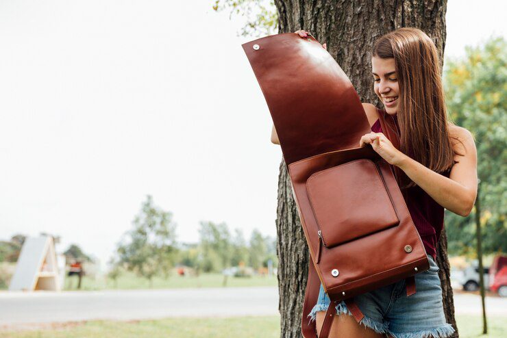 7 Things to Know Before Buying a Leather Bag